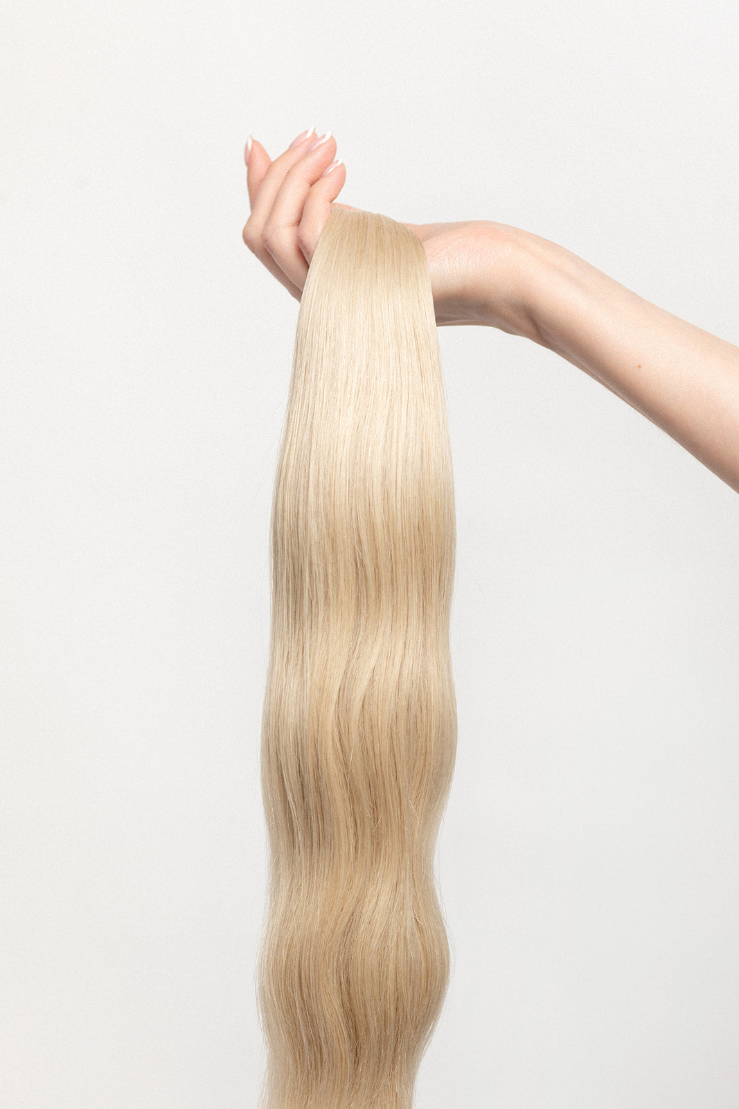 Pearl is our ashy blonde, bright but opalescent. A hard exterior with a soft demeanor. The world is your oyster. Stylist lingo: Ash level 10 Harloc Tape-In Extensions are made from ethically sourced, premium, Remy Slavic Hair. These reusable hair extensions can be used to add length, volume, chemical-free colour, or to correct or enhance a haircut. Available in 16 beautiful shades. Combine multiple colours to create a custom colour blend and perfect match.