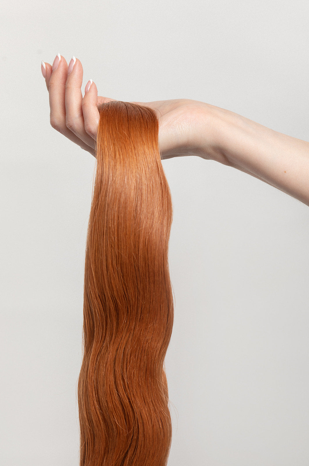 Sandalwood is our brightest copper tone. You want Thingamabobs? You’ll have plenty. Release your inner Ariel. Stylist lingo: Copper/gold level 7 Harloc Tape-In Extensions are made from ethically sourced, premium, Remy Slavic Hair. These reusable hair extensions can be used to add length, volume, chemical-free colour, or to correct or enhance a haircut. Available in 16 beautiful shades. Combine multiple colours to create a custom colour blend and perfect match.