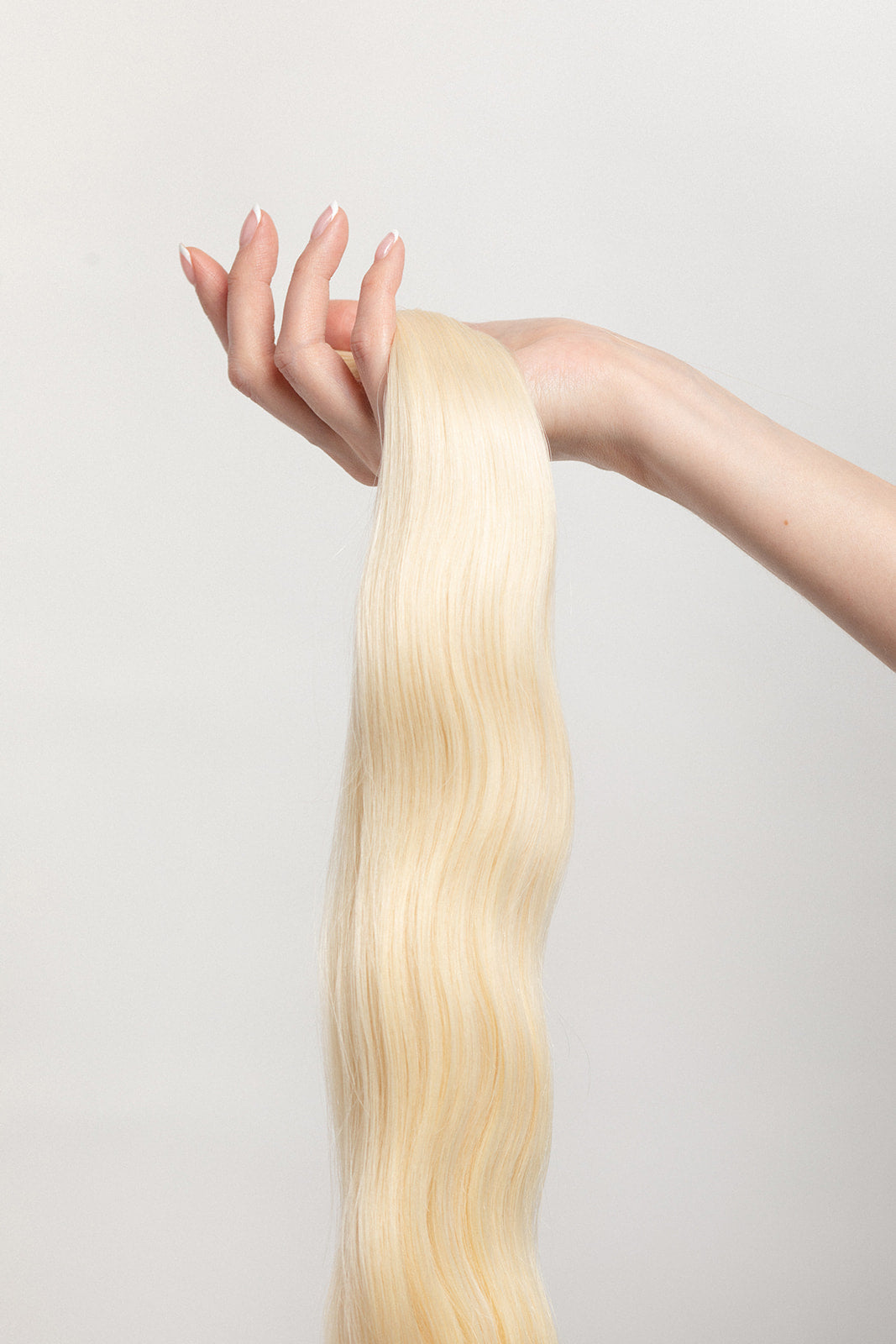 Porcelain is one of our brightest blondes with neutral undertones. If you discover dragons on your doorstep...we warned you! #motherofdragons Stylist lingo: Natural/beige level 10 Harloc Tape-In Extensions are made from ethically sourced, premium, Remy Slavic Hair. These reusable hair extensions can be used to add length, volume, chemical-free colour, or to correct or enhance a haircut. Available in 16 beautiful shades. Combine multiple colours to create a custom colour blend and perfect match.