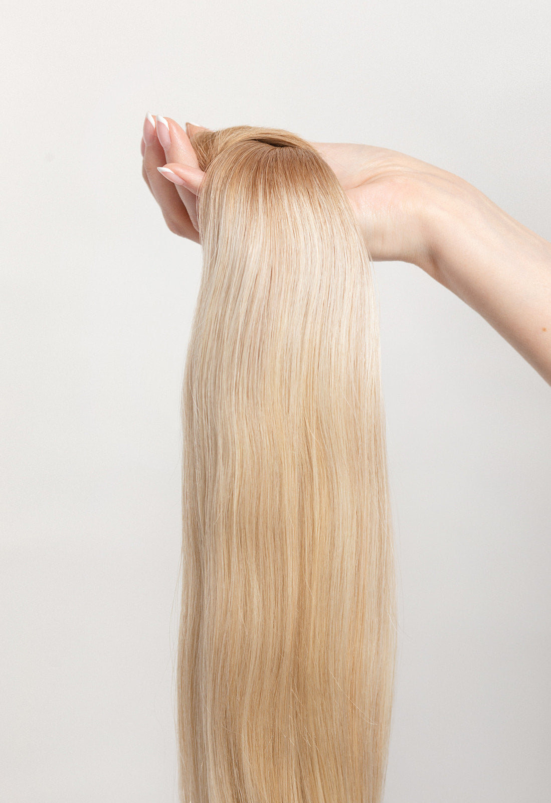 Soleil Sand is our golden blonde blend cascading from a Sand root.Stylist lingo: Natural rooted level 8 blended into natural/gold dimensional levels 8 & 10 Harloc Tape-In Extensions are made from ethically sourced, premium, Remy Slavic Hair. These reusable hair extensions can be used to add length, volume, chemical-free colour, or to correct or enhance a haircut. Available in 16 beautiful shades. Combine multiple colours to create a custom colour blend and perfect match.