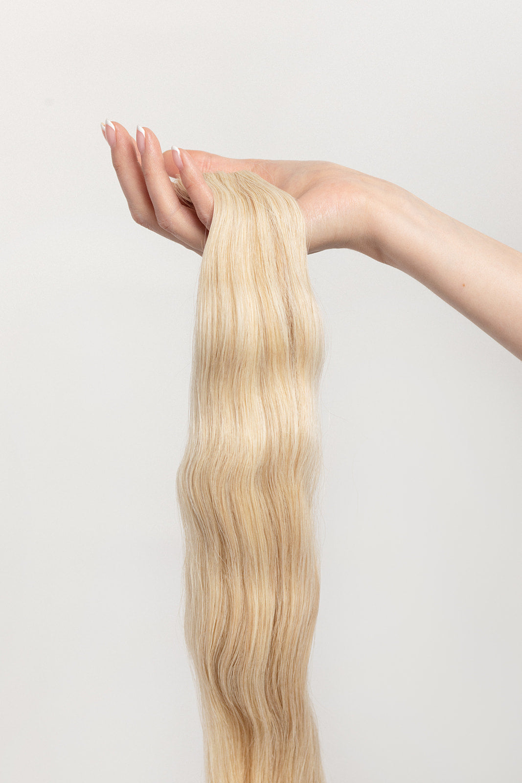 Honey is our dimensional blonde with warm undertones. This will have you feeling sweet like honey but stinging like a bee. Stylist lingo: Natural/gold dimensional mix of levels 9 & 10 Harloc Tape-In Extensions are made from ethically sourced, premium, Remy Slavic Hair. These reusable hair extensions can be used to add length, volume, chemical-free colour, or to correct or enhance a haircut. Available in 16 beautiful shades. Combine multiple colours to create a custom colour blend and perfect match.