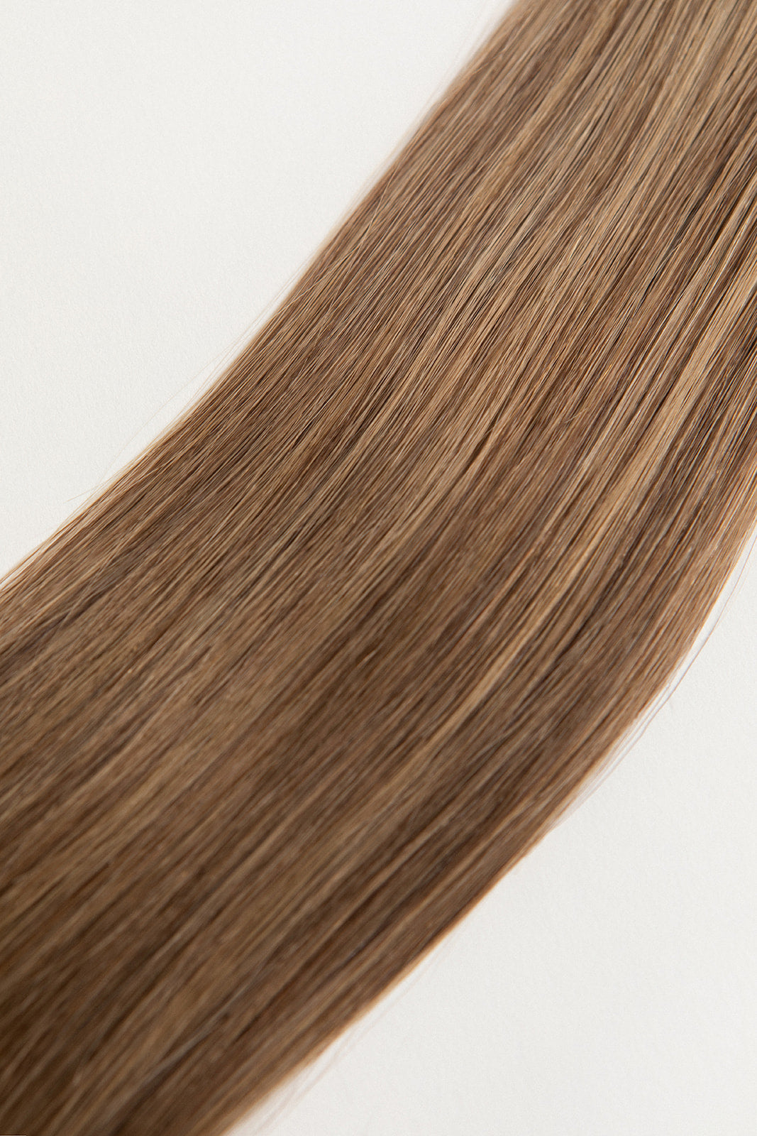 Spiced Suede is our flawless balayage brunette blend. Stylist lingo: Natural rooted level 6 blended into natural/gold dimensional levels 6 & 9 Harloc Tape-In Extensions are made from ethically sourced, premium, Remy Slavic Hair. These reusable hair extensions can be used to add length, volume, chemical-free colour, or to correct or enhance a haircut. Available in 16 beautiful shades. Combine multiple colours to create a custom colour blend and perfect match.