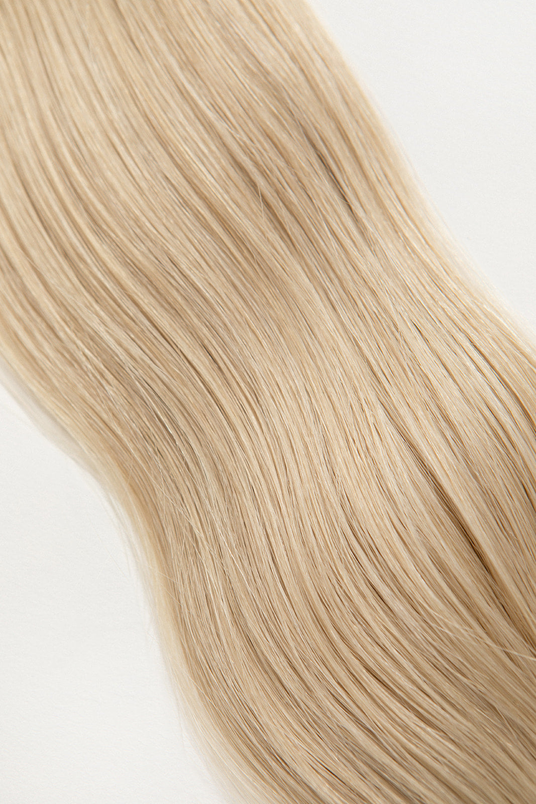 Pearl is our ashy blonde, bright but opalescent. A hard exterior with a soft demeanor. The world is your oyster. Stylist lingo: Ash level 10 Harloc Tape-In Extensions are made from ethically sourced, premium, Remy Slavic Hair. These reusable hair extensions can be used to add length, volume, chemical-free colour, or to correct or enhance a haircut. Available in 16 beautiful shades. Combine multiple colours to create a custom colour blend and perfect match.