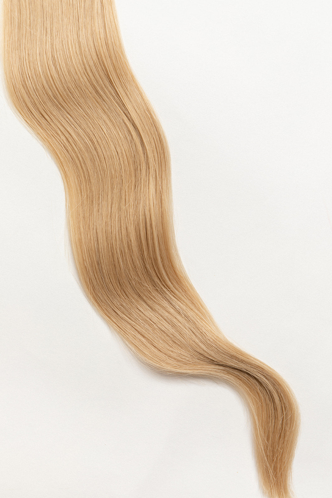 Oat is our soft buttery blonde. You ain’t no run of the mill. Feel your oats. Stylist lingo: Natural/gold level 9 Harloc Tape-In Extensions are made from ethically sourced, premium, Remy Slavic Hair. These reusable hair extensions can be used to add length, volume, chemical-free colour, or to correct or enhance a haircut. Available in 16 beautiful shades. Combine multiple colours to create a custom colour blend and perfect match.