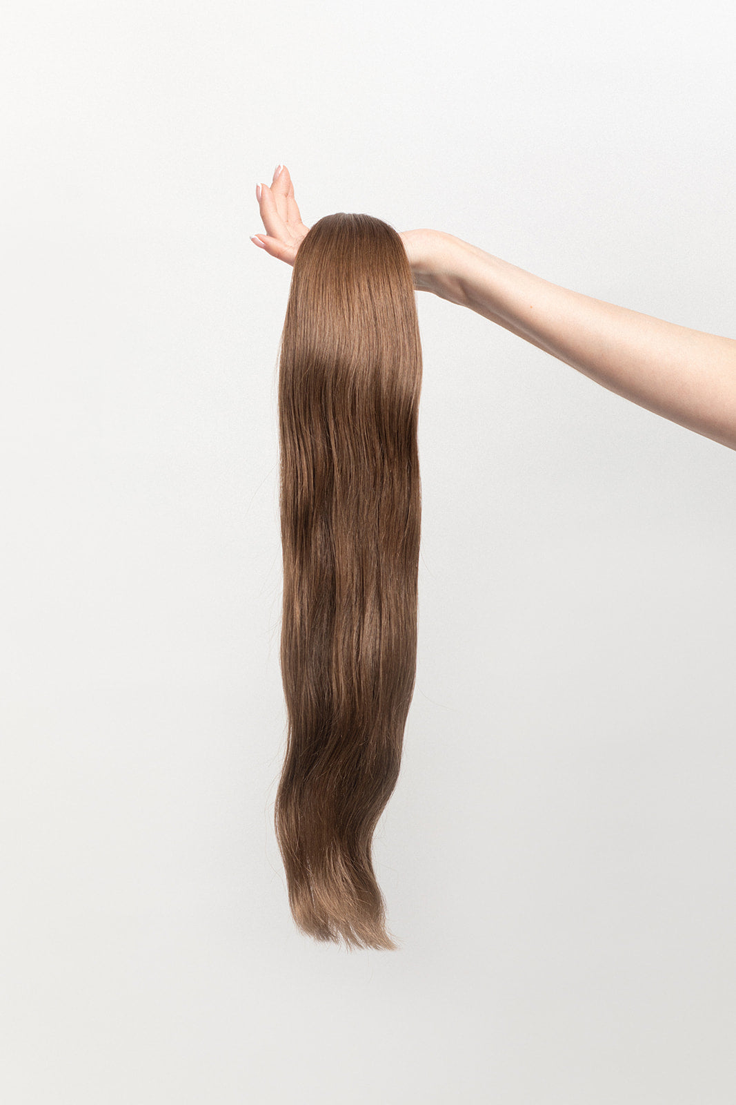 Walnut is our light brown, with cool yet rich undertones. Stylist lingo: Natural level 7 Harloc Tape-In Extensions are made from ethically sourced, premium, Remy Slavic Hair. These reusable hair extensions can be used to add length, volume, chemical-free colour, or to correct or enhance a haircut. Available in 16 beautiful shades. Combine multiple colours to create a custom colour blend and perfect match.